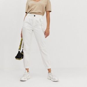 stradivarius white cargo pants with chain